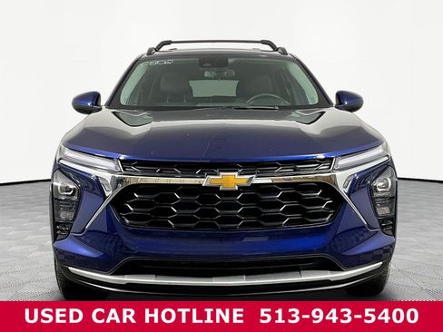 Used 2024 Chevrolet Trax LT w/ Driver Confidence Package FWD image 2