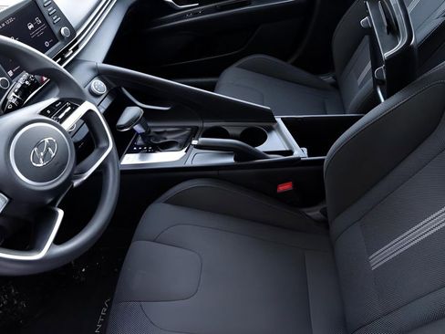 Used 2021 Hyundai Elantra SE image 37