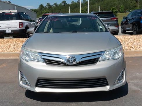 Used 2014 Toyota Camry XLE FWD image 2