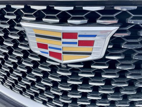 Used 2023 Cadillac Escalade Premium Luxury image 34