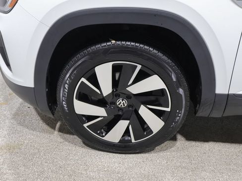 Used 2025 Volkswagen Atlas Cross Sport SE AWD/4WD image 8