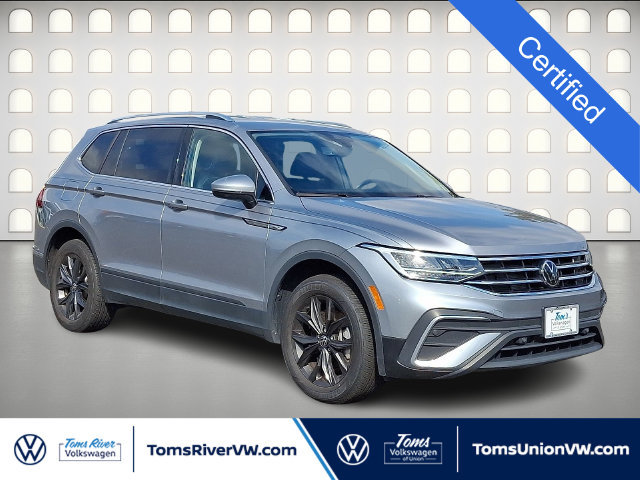 Used 2024 Volkswagen Tiguan SE AWD/4WD image 1