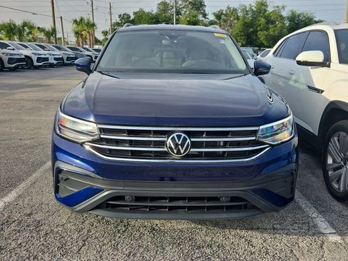 Used 2023 Volkswagen Tiguan SE FWD image 2