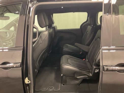 Used 2023 Chrysler Pacifica Touring-L w/ S Appearance Package FWD image 23