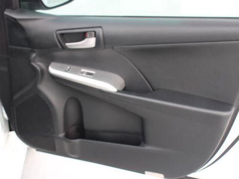 Used 2014 Toyota Camry SE image 18