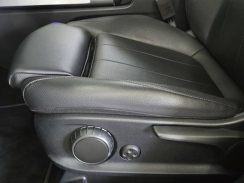 Used 2022 Mercedes-Benz GLB 250 image 22