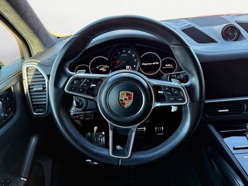 Used 2021 Porsche Cayenne GTS w/ Premium Package image 13