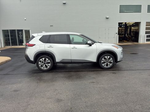 Used 2023 Nissan Rogue SV FWD image 8