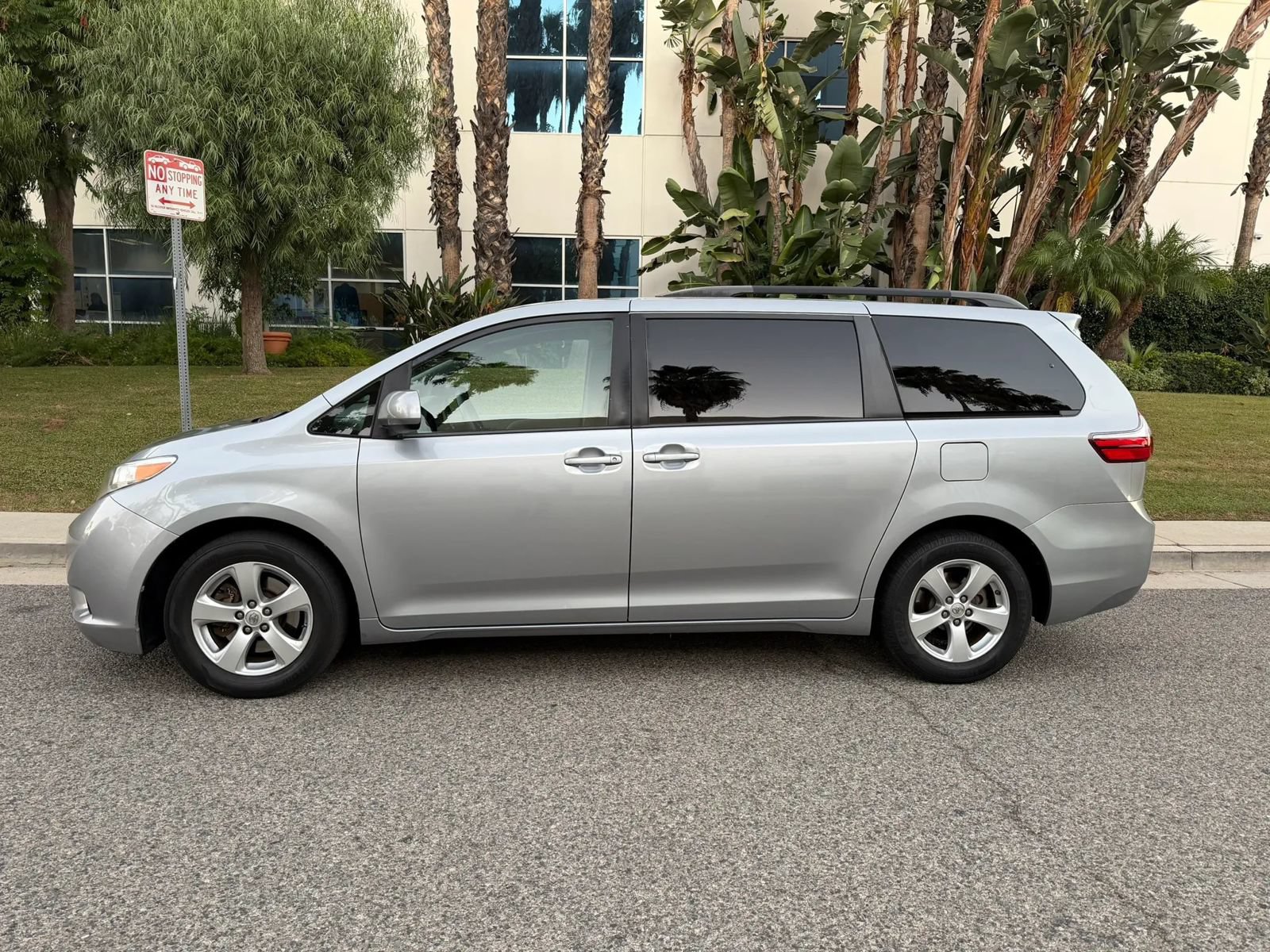 Used 2017 Toyota Sienna LE FWD image 10