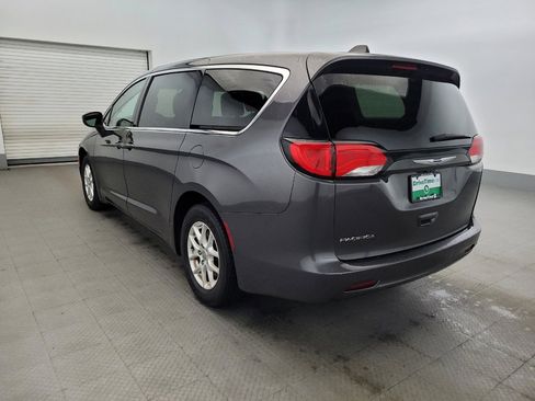 Used 2017 Chrysler Pacifica Touring FWD image 5