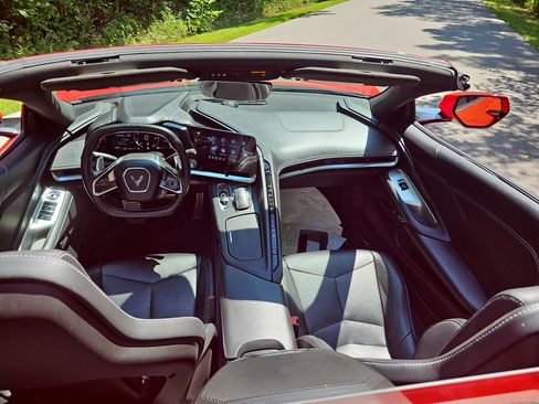 Used 2021 Chevrolet Corvette Stingray Convertible w/ Z51 Performance Package RWD image 20