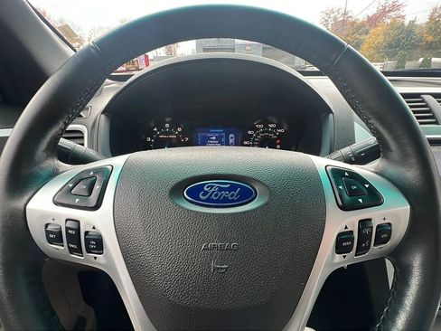 Used 2014 Ford Explorer XLT image 15