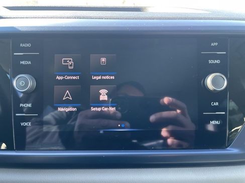 Certified 2023 Volkswagen Taos SE w/ Panoramic Sunroof Package image 16