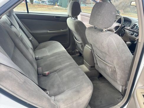 Used 2004 Toyota Camry LE image 12