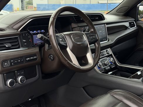 Used 2021 GMC Yukon Denali w/ Denali Premium Package RWD image 12