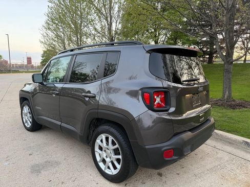 Used 2021 Jeep Renegade Latitude FWD image 4
