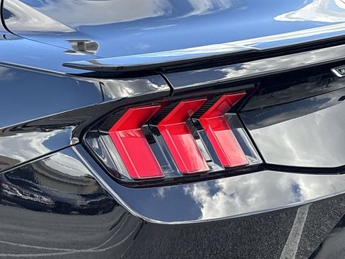 Used 2024 Ford Mustang GT Premium image 7