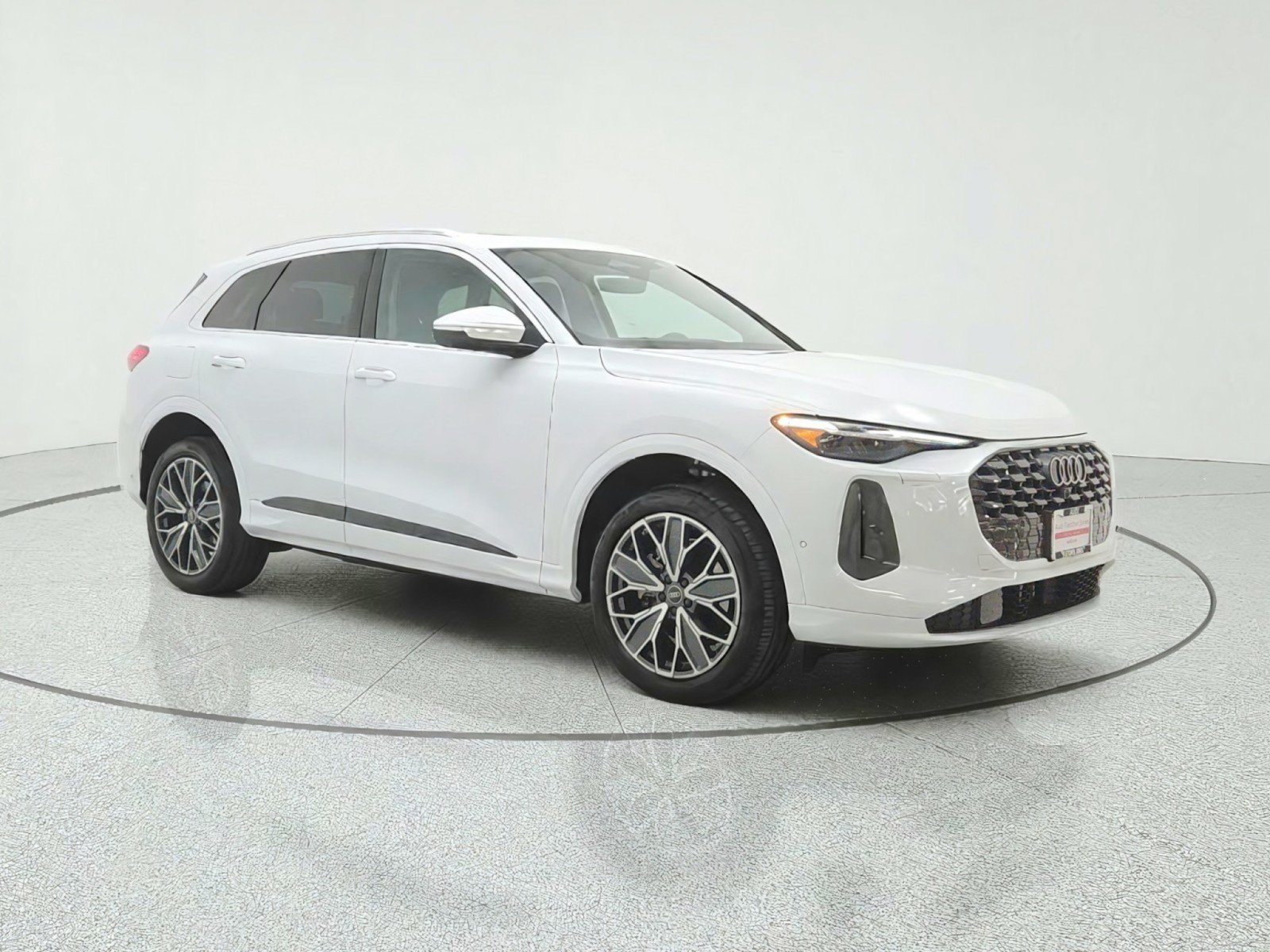 Used 2025 Audi Q5 Premium Plus w/ Premium Plus AWD/4WD image 3