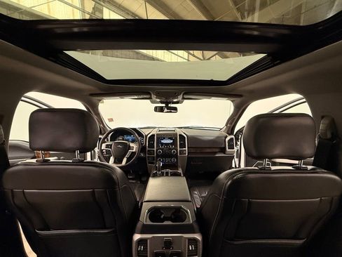 Used 2019 Ford F150 Lariat w/ Equipment Group 502A Luxury AWD/4WD image 17