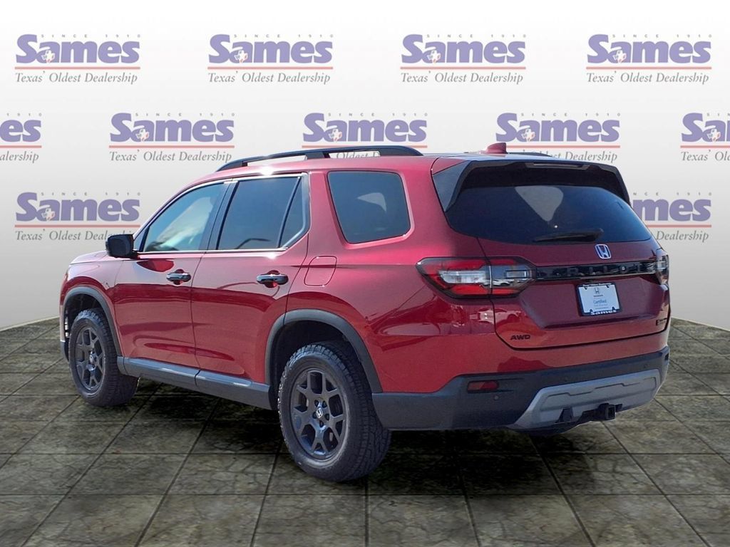 Certified 2025 Honda Pilot TrailSport image 5