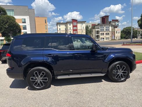 Certified 2026 Lexus GX 550 AWD/4WD image 6
