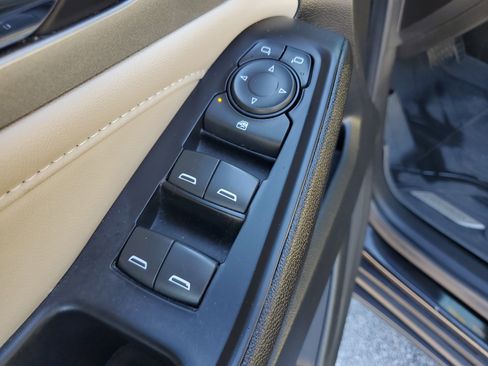 Used 2023 Chevrolet Traverse LS FWD image 19