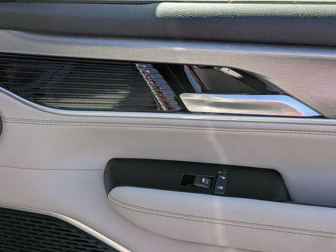 New 2026 Jeep Grand Wagoneer L Limited AWD/4WD image 33