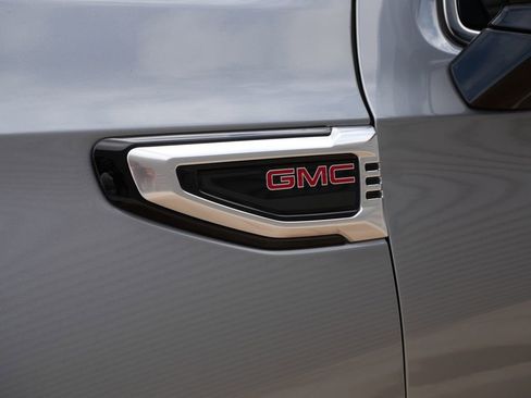 Used 2025 GMC Yukon XL Denali AWD/4WD image 23