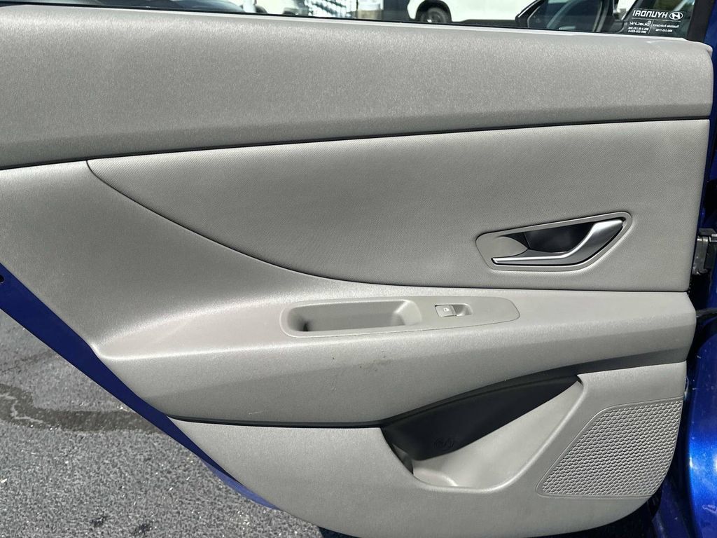 Used 2023 Hyundai Elantra SEL w/ Convenience Package FWD image 30
