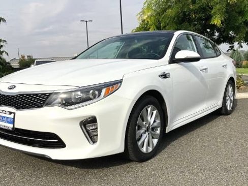 Used 2018 Kia Optima S w/ Panoramic Sunroof Package FWD image 6