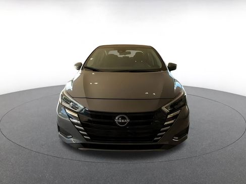 Used 2025 Nissan Versa SV image 4