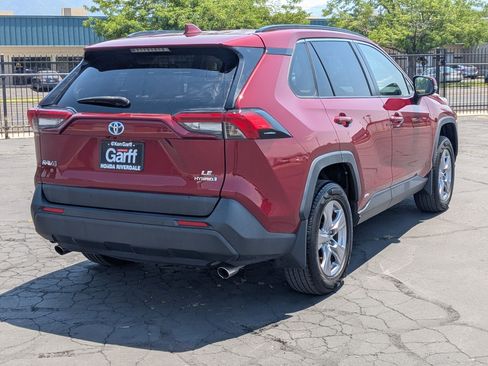 Used 2022 Toyota RAV4 LE AWD/4WD image 3