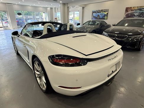 Used 2019 Porsche 718 Boxster S image 11