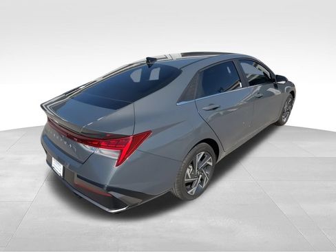 Used 2024 Hyundai Elantra SEL w/ Convenience Package FWD image 8