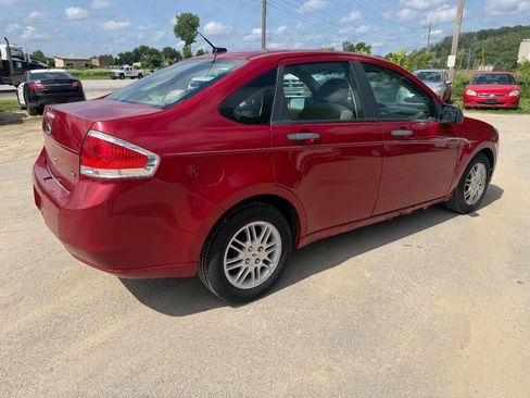 Used 2010 Ford Focus SE FWD image 7