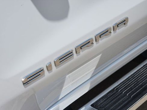 Used 2025 GMC Sierra 1500 SLT AWD/4WD image 12