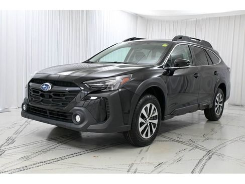 Used 2023 Subaru Outback Premium image 4