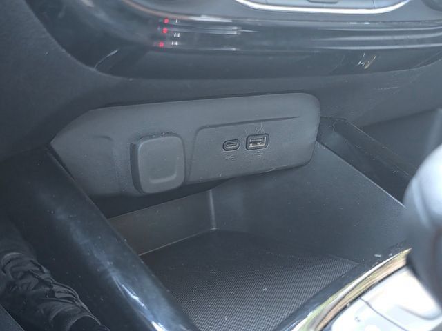 Used 2025 Chevrolet Trax LT FWD image 27