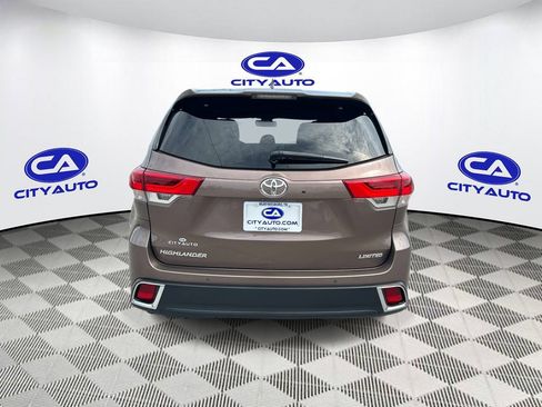 Used 2018 Toyota Highlander Limited FWD image 5