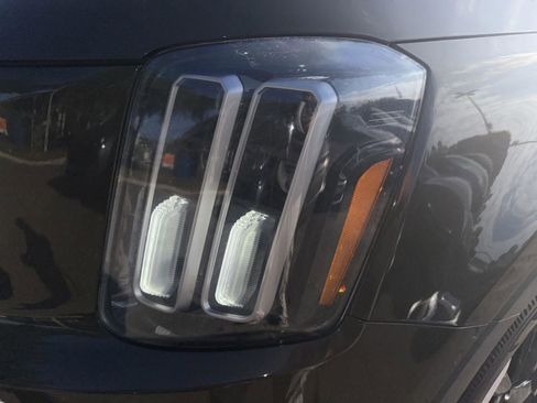 Used 2023 Kia Telluride EX w/ EX Captain's Chair Package image 6