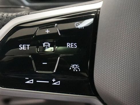 Used 2022 Volkswagen Tiguan SEL R-Line image 44