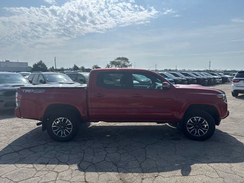 Used 2023 Toyota Tacoma TRD Sport w/ TRD Premium Sport Package AWD/4WD image 5
