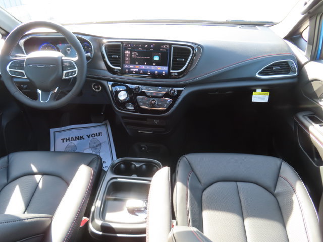 New 2027 Chrysler Pacifica Select AWD/4WD image 24