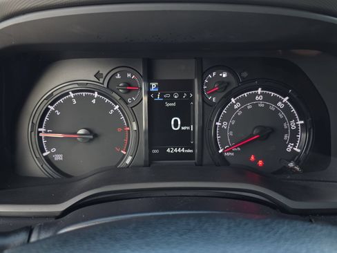 Used 2022 Toyota 4Runner SR5 Premium w/ Moonroof Package AWD/4WD image 16