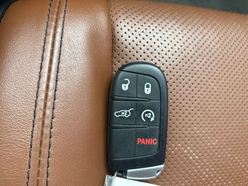 Used 2021 Jeep Grand Cherokee Overland AWD/4WD image 26