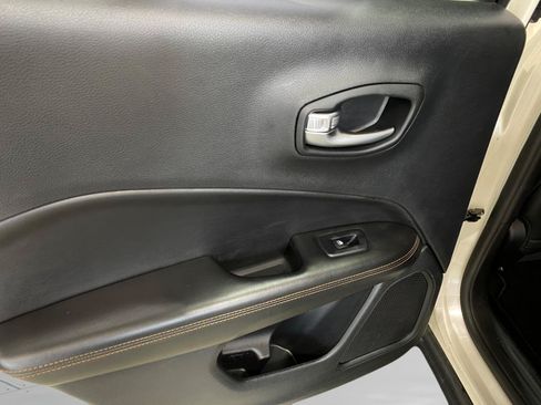 Used 2018 Jeep Compass Limited w/ Navigation Group AWD/4WD image 21