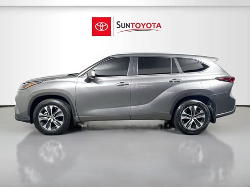 Used 2025 Toyota Highlander XLE image 7