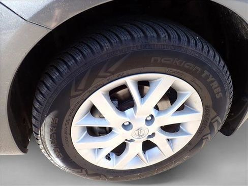 Used 2017 Nissan Versa SV image 7