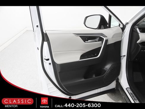 Used 2025 Toyota RAV4 XLE w/ Convenience Package AWD/4WD image 4
