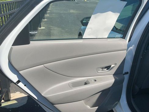 Certified 2025 Hyundai Elantra SEL FWD image 26